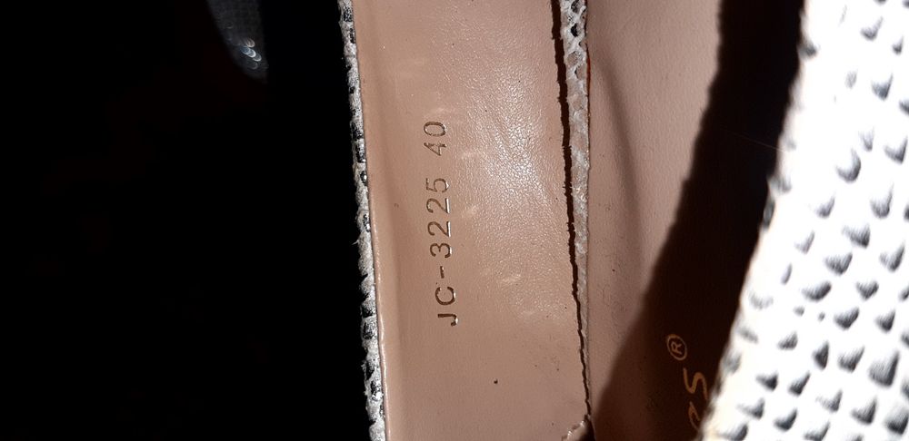 Продаются новые туфли