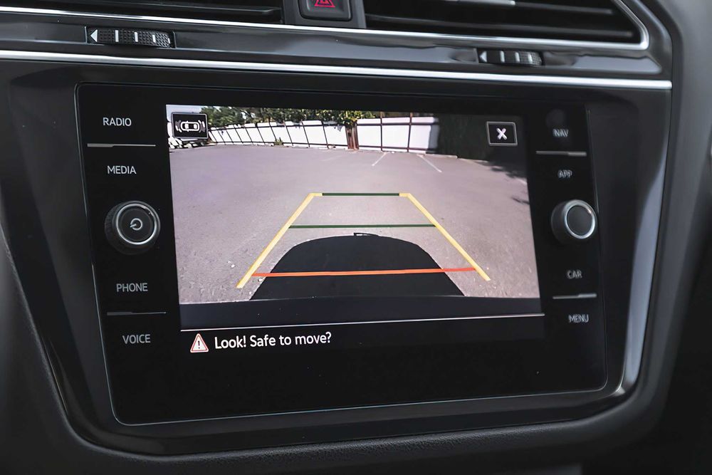 Volkswagen Tiguan      2021