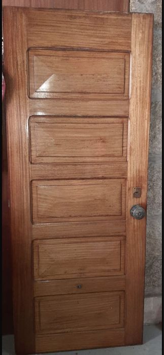 Porta de madeira como nova.