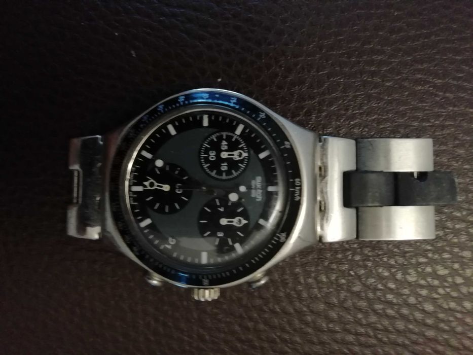 2 relógios Swatch - Preto e prateado*