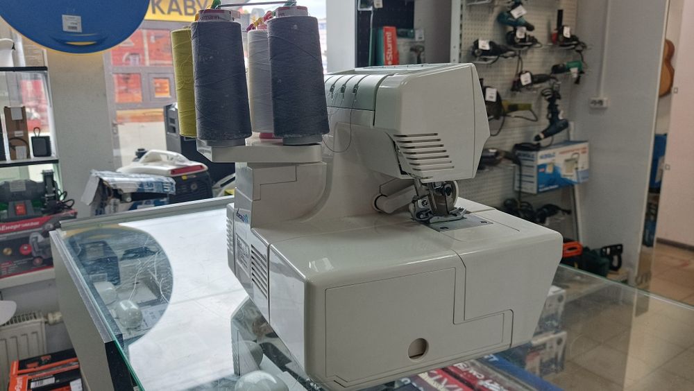 Швейна машинка (оверлок) Lucznik 820 D-5