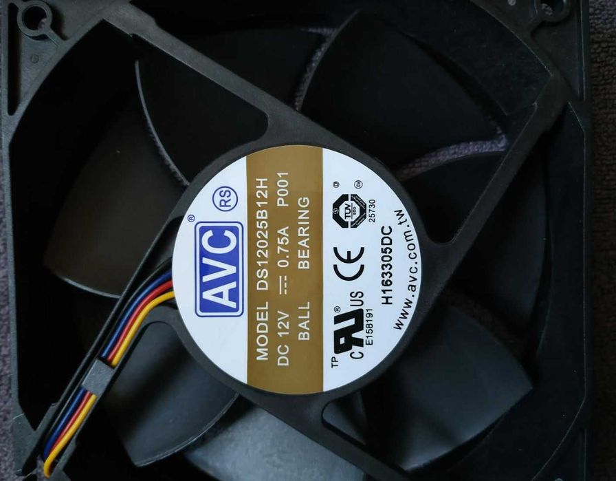 Wentylator AVC 12V 0,75A (120x120x25mm)