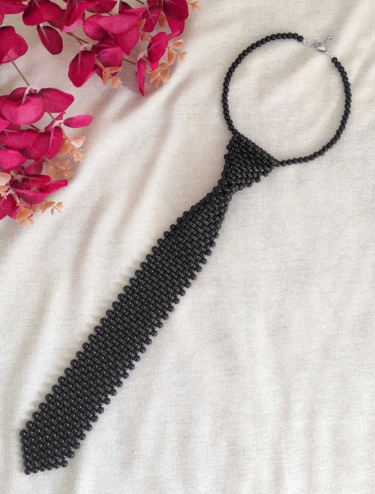 Краватка чорна з бусин