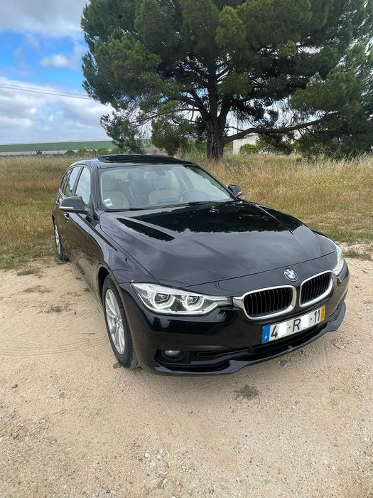 BMW 318d Touring F31 • Nacional • LED • Pele Bege • Teto Panorâmico e Elétrico
