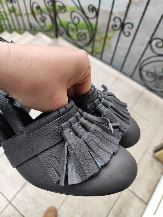 Туфлі босоніжки з натуральної шкіри фірми Vif