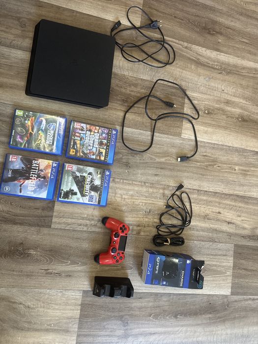 Bogaty Zestaw PS4 Slim | Oryginalny Pad | Stacja Dokująca | 4 Gry (GTA V)