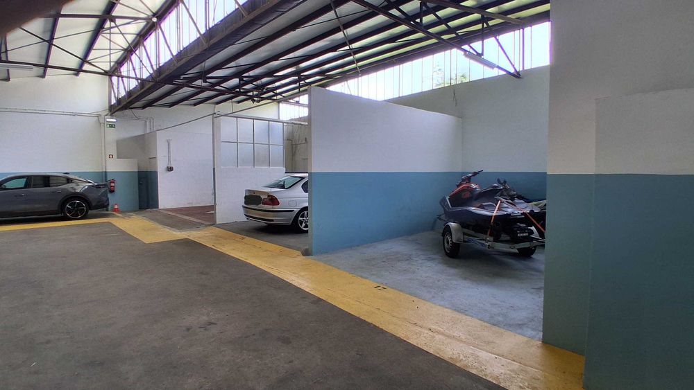 Garagem, armazém no Marquês, Porto