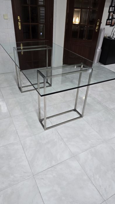 Mesa de jantar em vidro