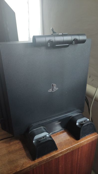 Продам PS4 PRO+VR+Iгри на дисках