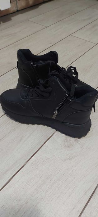 Кроссовки женские