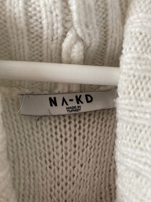 Biały długi golf naked