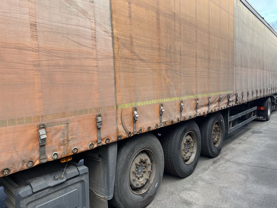 Вантажівка у парі: ТЯГАЧ та НАПІВПРИЧІП