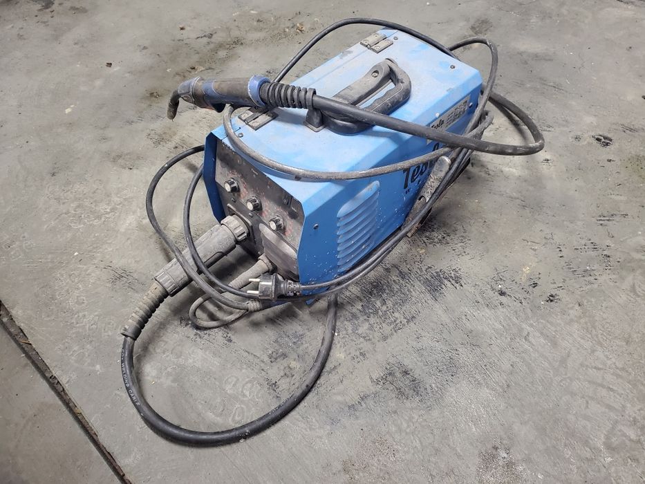 Це зварювальний напівавтомат Tesla Weld. Підтримує режими зварювання M