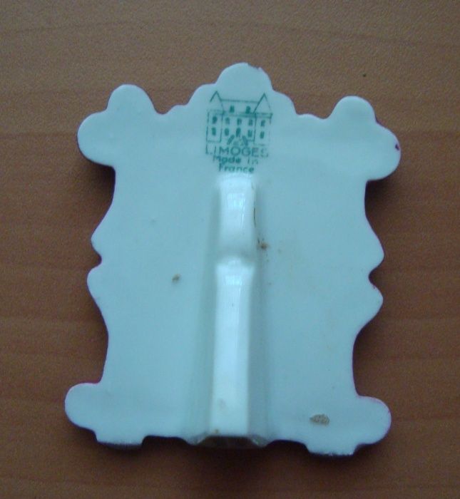 d- Small decorative items64584332441346123