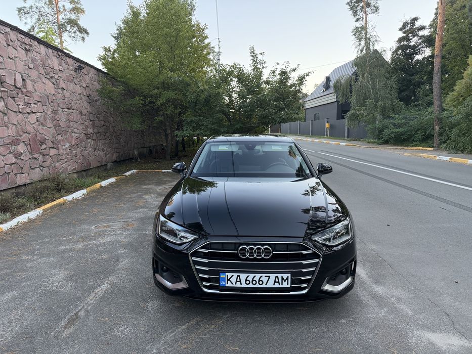 Audi A4 2020 рік