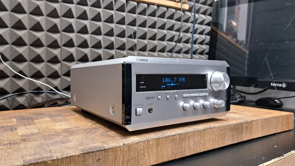 Amplituner Yamaha RX-E200 PIANO