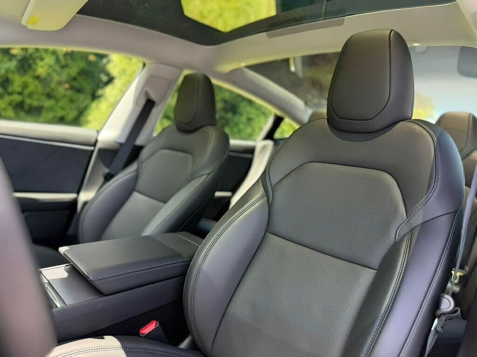 Tesla Model 3      2025