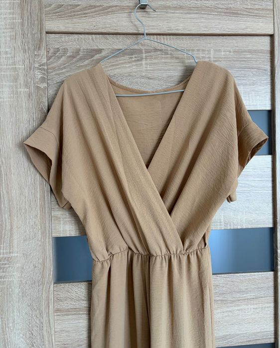 Beżowy kombinezon damski