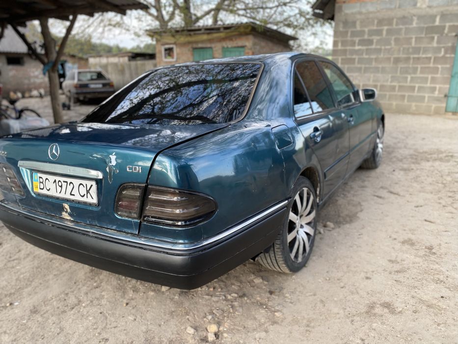 Mercedes Benz Е-210