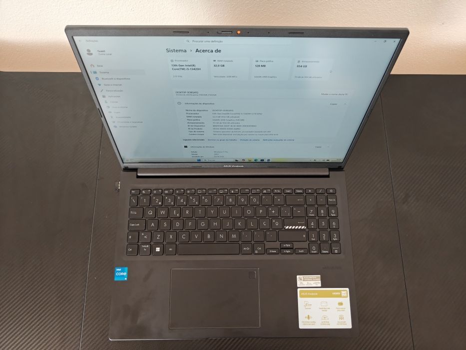 ASUS Vivobook F1650V