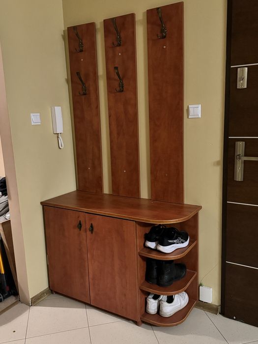 Szafka na buty z wieszakami