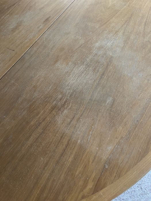 Mesa redonda 115 por 75. Aberta com 1.46 por 75