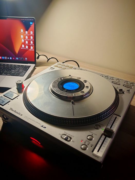 Technics SL‑DZ1200 – CD Player / Digital Turntable para DJ