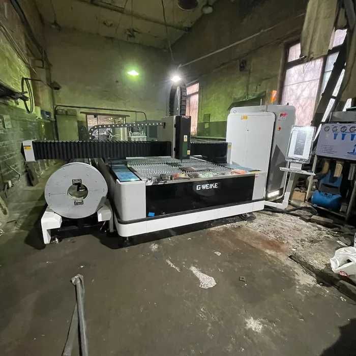 Станок Лазерної Різання металу з труборізом LF3015LNR