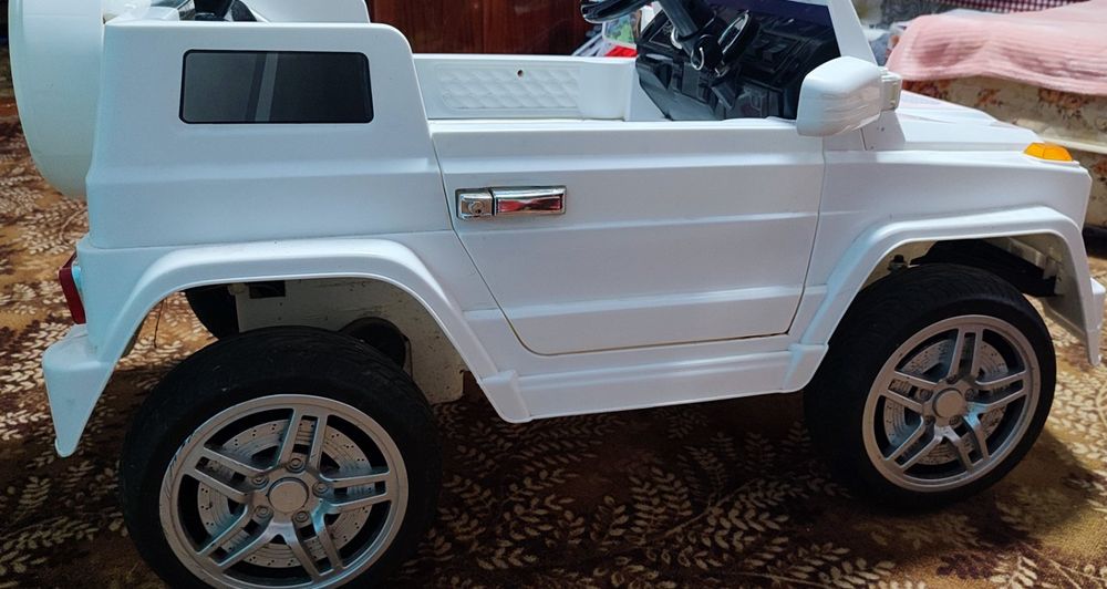 Продам машинку на пульту