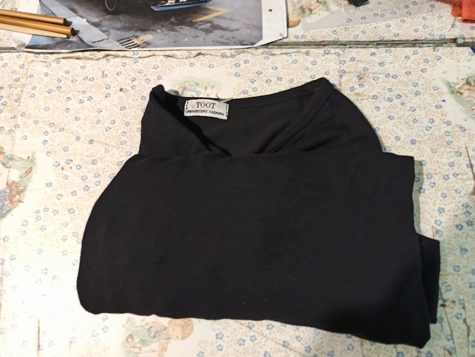 Vendo a camisola preta para mulheres bom estado