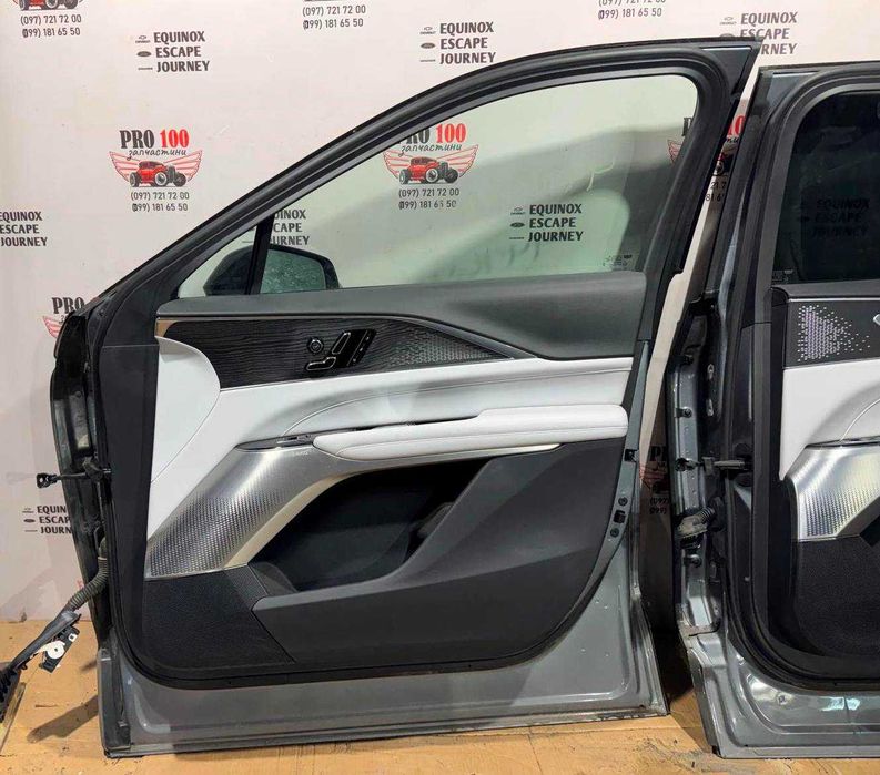 Двері праві взборі дзеркало Каділак Кадиллак Cadillac Lyriq 2023 -2025