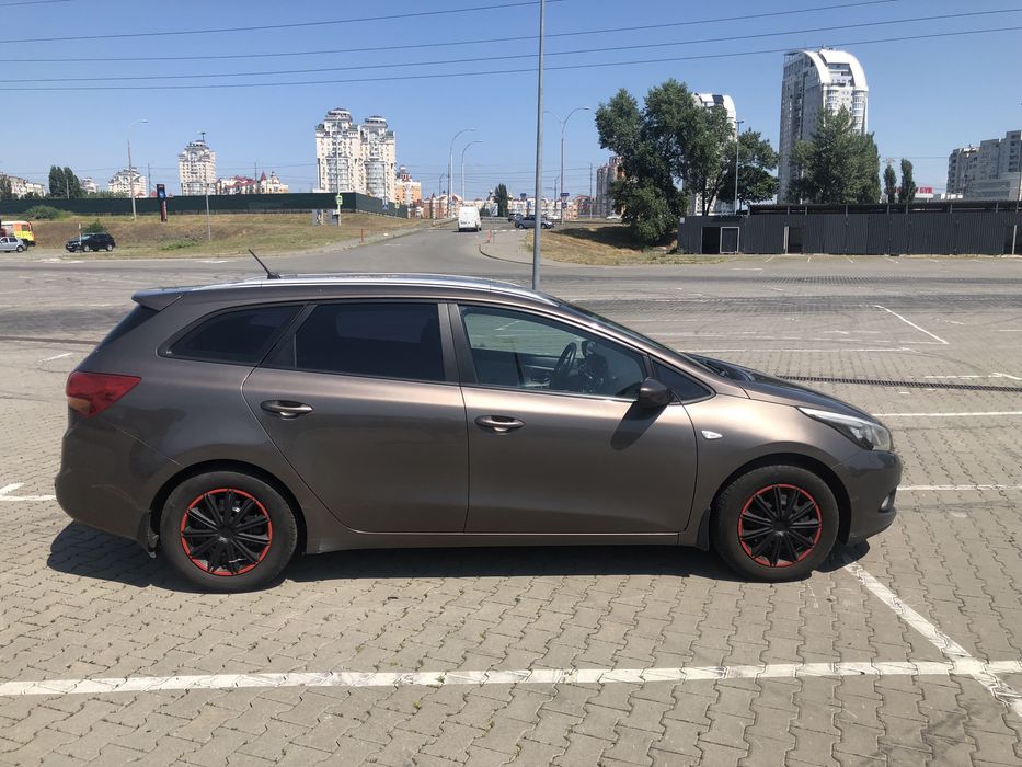 Kia Ceed 2013 рік.