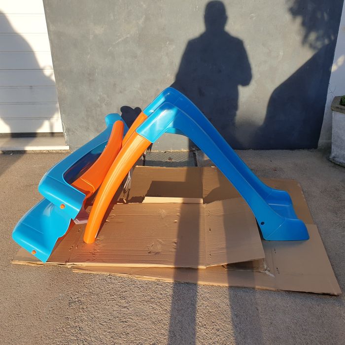 Escorrega infantil / criança