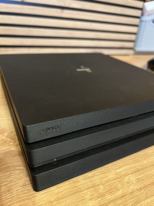 PS4 Pro 2 pady Gry