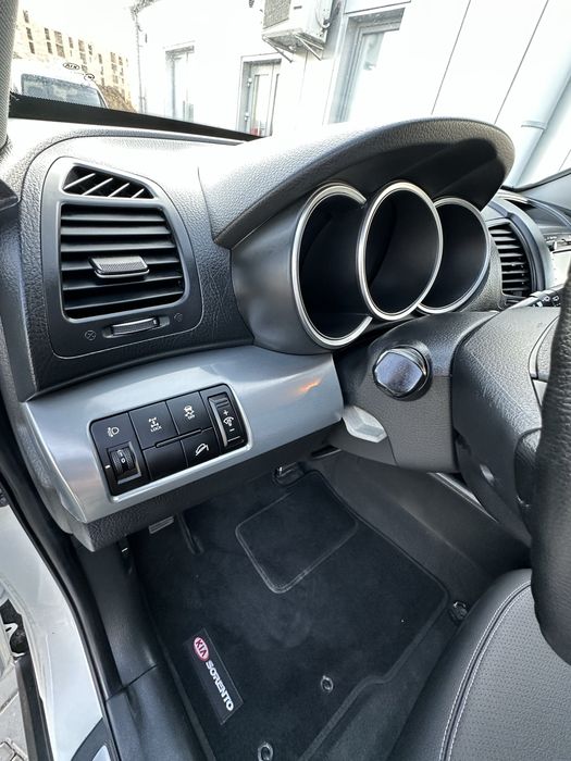 Пригнана з Європи - KIA SORENTO, оригінал пробіг, не фарбована