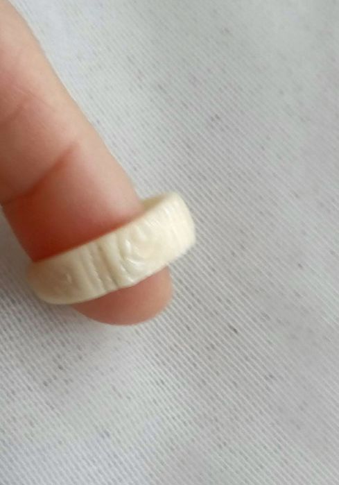 Pierscionek obraczka koral róża