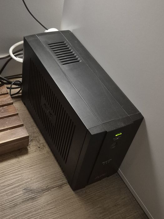 UPS APC 950 VA - 4 Schuko-Type Outlets64584992943361121