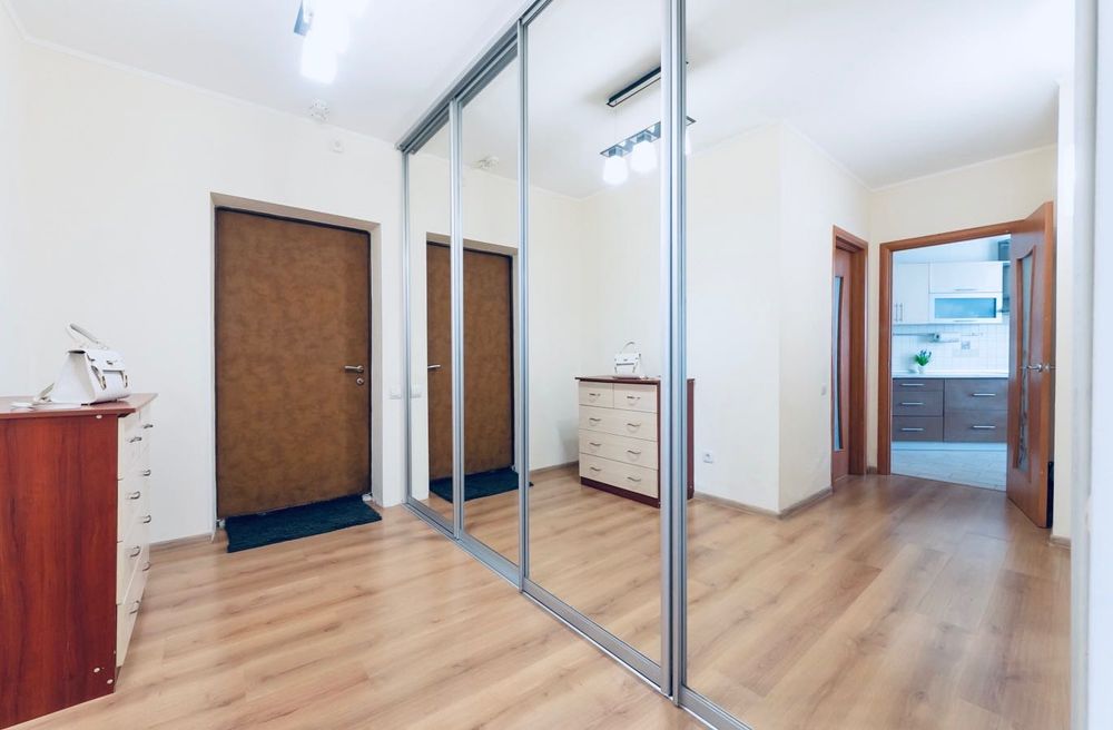 Подобово БУДИНОК НА ГЕНЕРАТОРІ. Ліфти вода цілодобово.