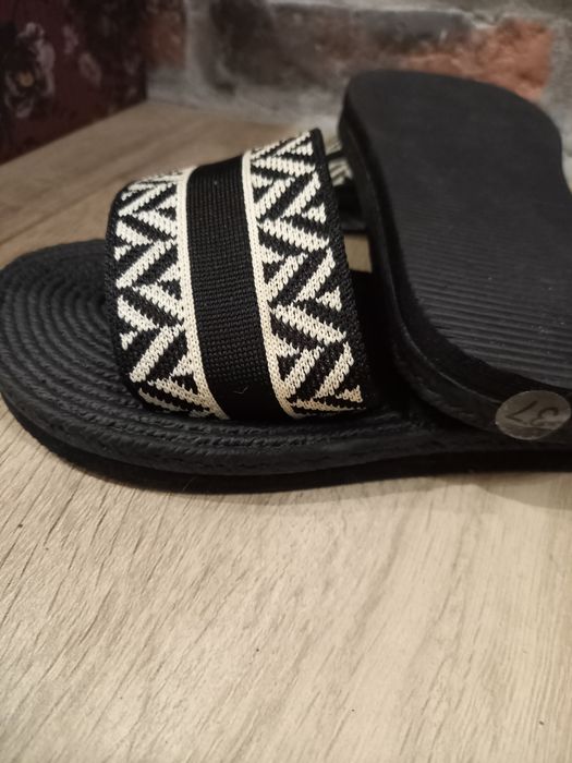 Nowe klapki Diverse 37