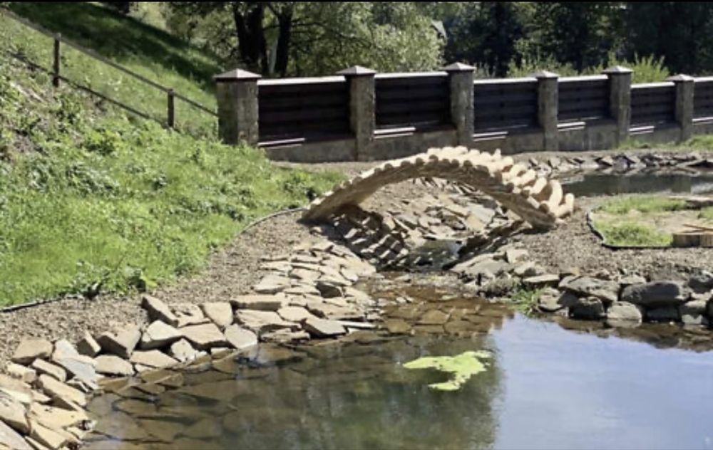 Продаж  дизайнерського будинку в Карпатах з великою ділянкою