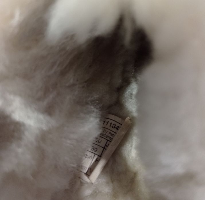 Продам угги  новые, оригинал