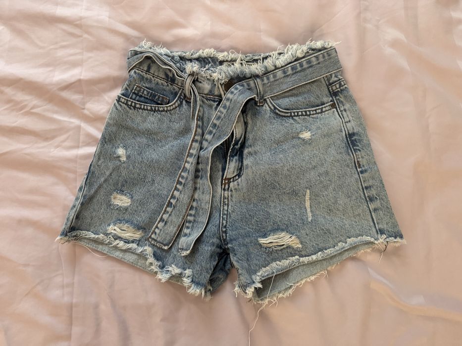 60 грн за штуку. Хороший стан (юбка чорн. ,юбка  світл.,куртка, шорти)