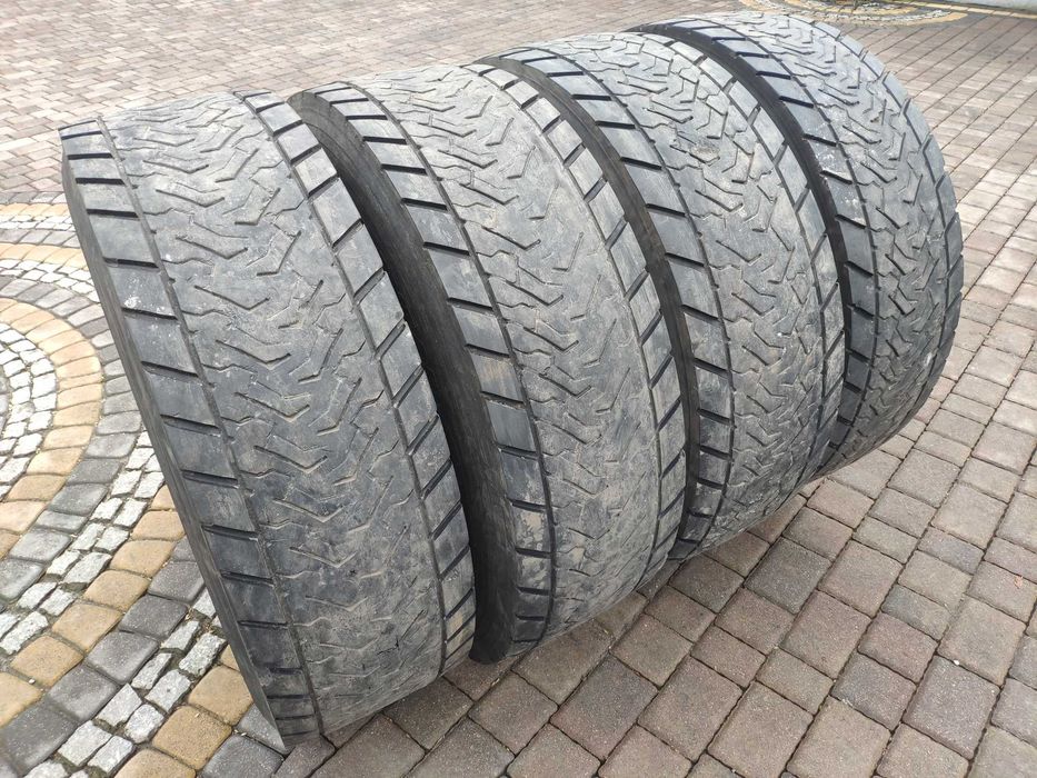 Opona Opony 315/70R22,5 " Napęd GOODYEAR 4szt KMAX D GEN-2 komplet