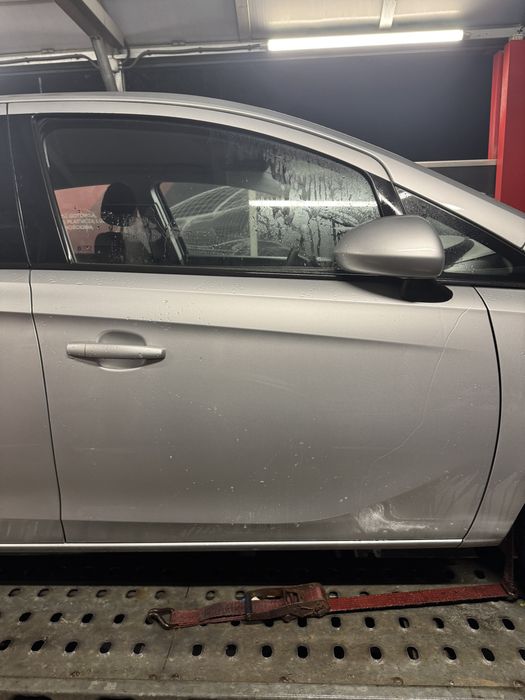 Opel Corsa E drzwi prawe przód Z176