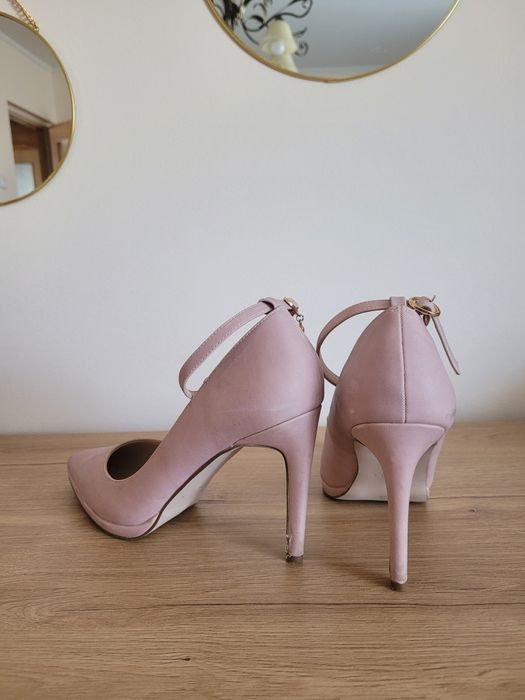 Czółenka na obcasie