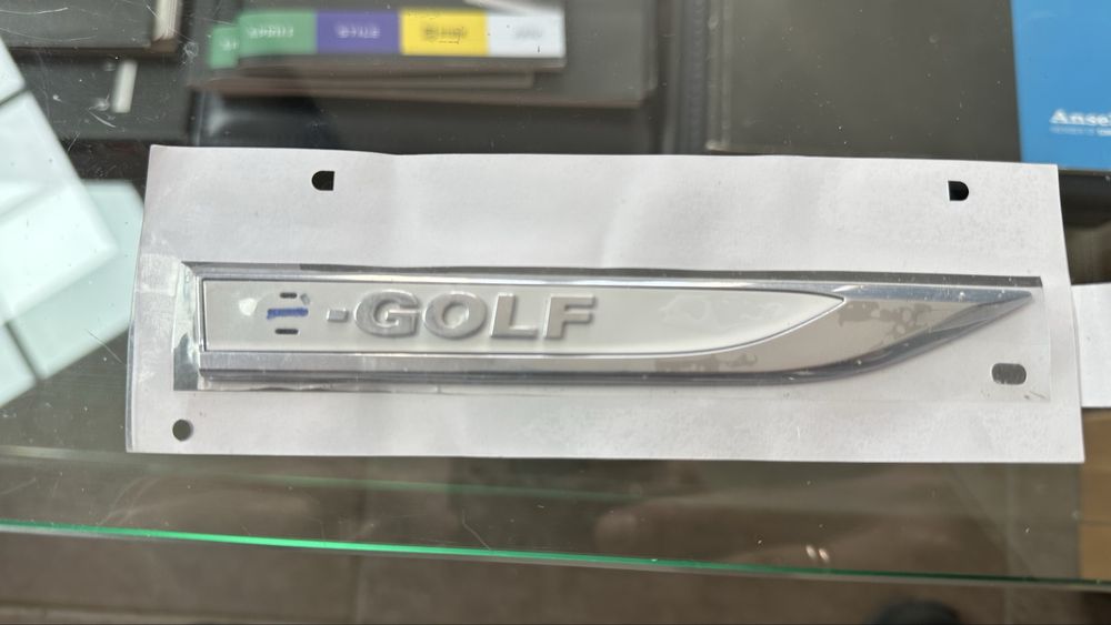 Молдинг WV e-golf фильдик на правое крыло