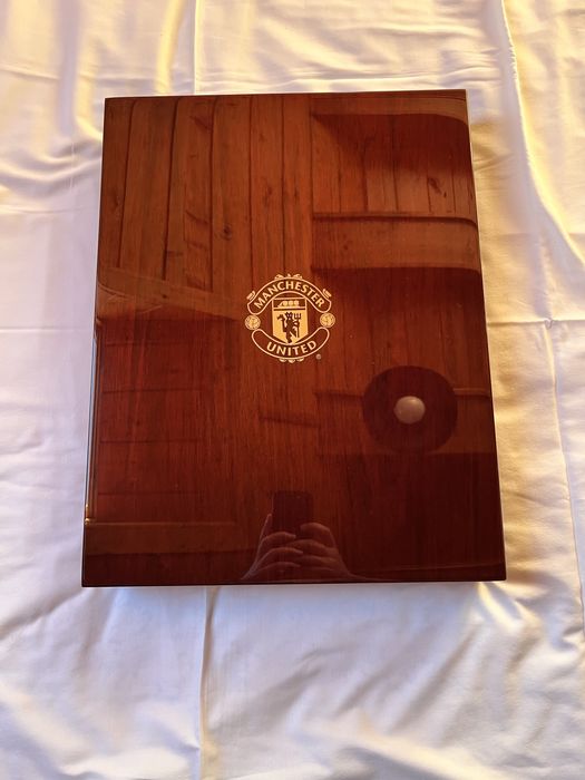 Unikatowa skrzynka pamiątkowa Manchester United