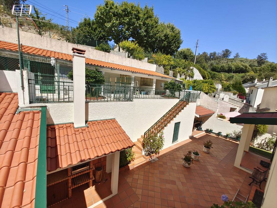 Moradia T5 com excelente localização em Vouzela