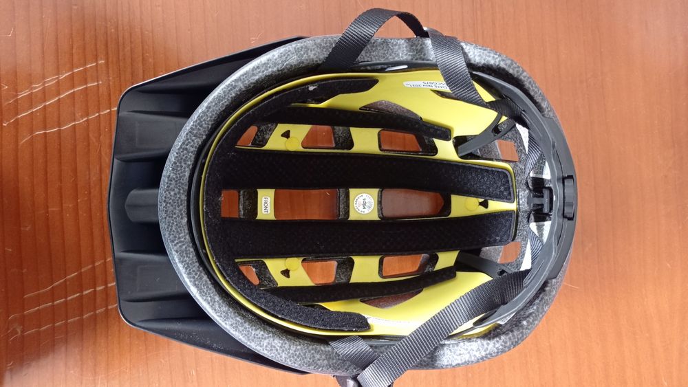 Capacete BTT Giant Path MIPS, na cor Matte Knight Shield