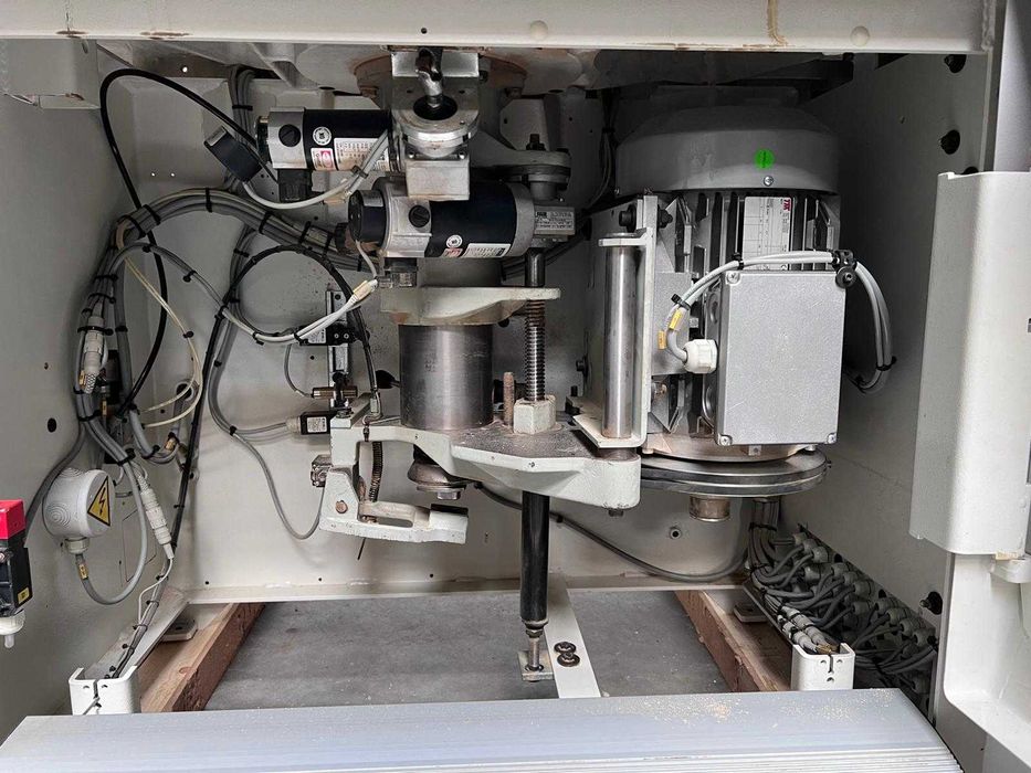 Frezarka dolnowrzecionowa SCM T130E